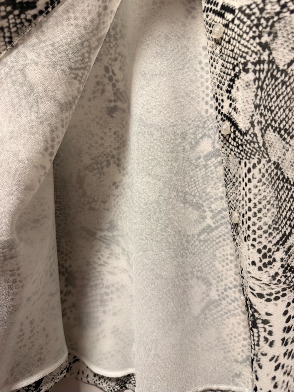 NWT Calvin Klein Snakeskin Print Button Front Blouse XL - Picture 8 of 8